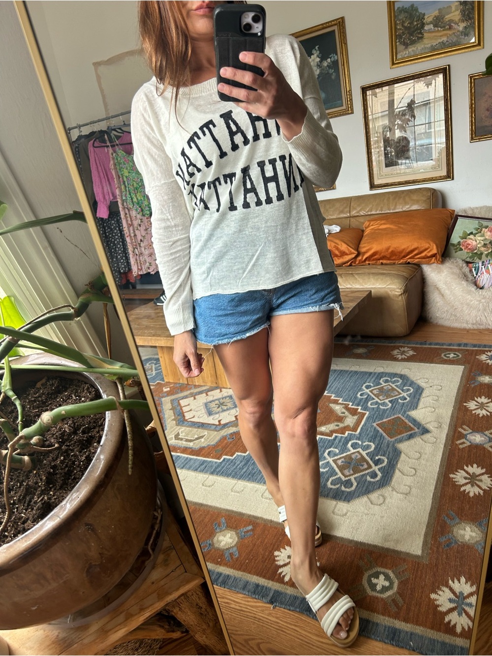 Central Park West White Long-Sleeve 'Manhattan' Graphic Top